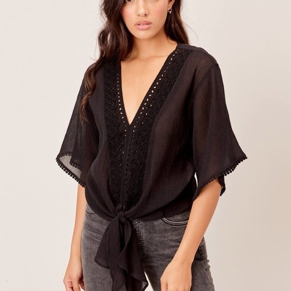 Vici Tops - NWOT / Vici Lovestitch Noah Eyelet Trim Top